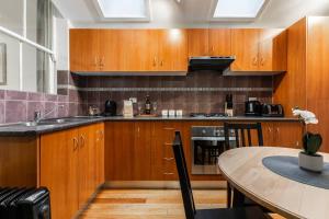 A Carlton Classic - Quaint Inner-City Getaway