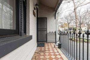 A Carlton Classic - Quaint Inner-City Getaway