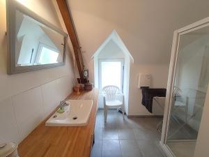 Maisons de vacances Maison calme avec jardin pres plage, 6 pers, a Le Tour-du-Parc - FR-1-639-117 : photos des chambres
