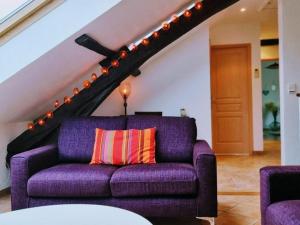 Appartement mansardé rénové à Rambouillet, 2 chambres, tout inclus, proche château et gare. - FR-1-527-47