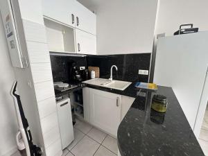 Appartement cosy à Port Fréjus: climatisé, proche plage, commerces et garage - 4 couchages - FR-1-226A-176