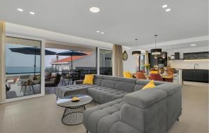 Awesome Home In Veliko Brdo With Wifi