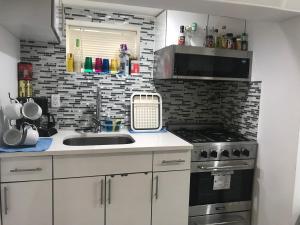 25-30 mins to Times Sq!