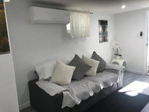 25-30 mins to Times Sq!