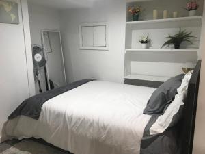 25-30 mins to Times Sq!