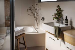 The Vineyard House - by Ghost Rock Wines