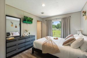 The Riverhead - Springs , Pavilion , Grill