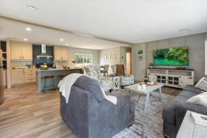 The Riverhead - Springs , Pavilion , Grill