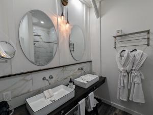 Autumn Lane B&B, Farmhouse Elegance & Stunning Lakeviews