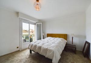 Appartements Appartement spacieux plein centre, 6 personnes, 3 chambres, 3 Salles de bain, superbe vue Chateau : photos des chambres