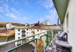 Appartements Appartement spacieux plein centre, 6 personnes, 3 chambres, 3 Salles de bain, superbe vue Chateau : photos des chambres