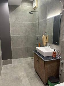 Divine Stay-3BHK,AC,WiFi,Kitchen