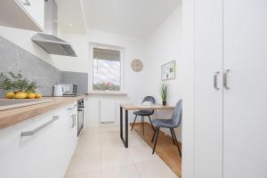 Wyjątkowy Apartament z 3 sypialniami i Balkonem by Noclegi Renters