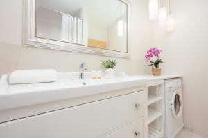 Wyjątkowy Apartament z 3 sypialniami i Balkonem by Noclegi Renters