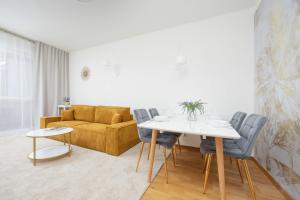 Wyjątkowy Apartament z 3 sypialniami i Balkonem by Noclegi Renters