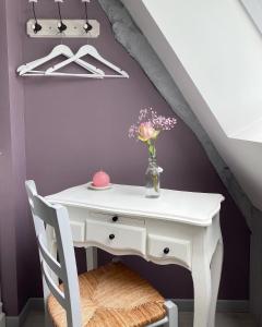 B&B / Chambres d'hotes Le Clos d'Esquay, Cote Aure : Chambre Triple avec Salle de Bains Privative