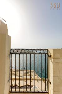 Valletta Postcard Penthouse by 360 Estates