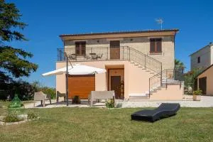 Fattoria Cerqua Rooms and more - مونتيغرانارو