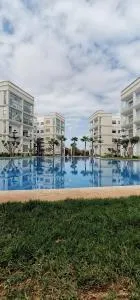 Grand appartement vue golf a 2 min de la plage Bouznika - 布兹尼盖