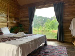Phòng Có Giường Cỡ King Nhìn Ra Hồ Nước (King Room with Lake View)