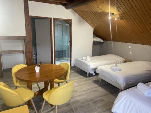 Hotels Le Domaine de la Caille - L'Hotel : Chambre Quadruple avec Baignoire