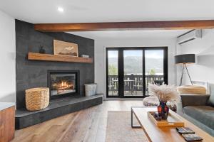Modern Warm Condo with Views of Mont Tremblant
