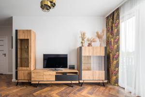 Sage Green Luxury Apartment by BookingHost