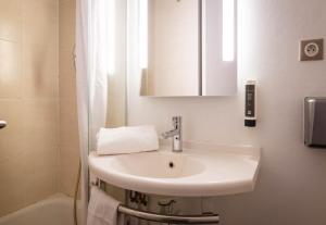 Hotels B&B HOTEL Avignon 1 : photos des chambres