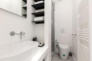 Cantoni 4B - Studio at Colosseum