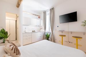 Cantoni 4B - Studio at Colosseum