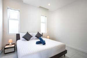 3 Bedrooms Villa in Rawai- v11 t