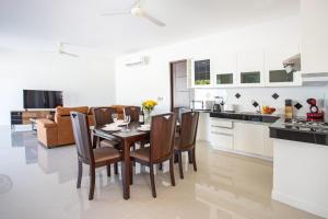3 Bedrooms Villa in Rawai- v11 t