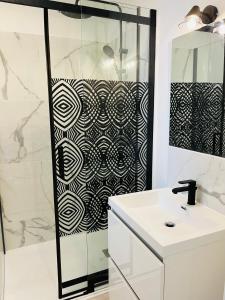 Nouveau ! Place Gambetta superbe 2 pièces avec cour ensoleillée