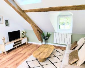 JOLI & MANSARDÉ - Le Jardin de lEvêché a votre Fenêtre