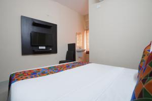 FabHotel Serenity - Nr AIG Hospital, Gachibowli