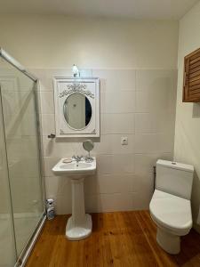 Appartements Maison de ville proche du port au coeur du Carre des Arts de Honfleur : photos des chambres