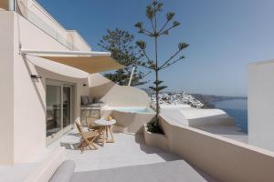 1 Bedroom apartment with partial sea view and Hot Tub room in Morfes Luxury Residence