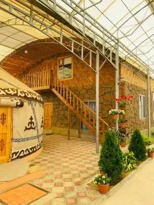 Amirhan Guest house - Tong