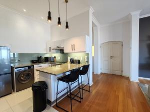 Surfers Corner Luxury Penthouse