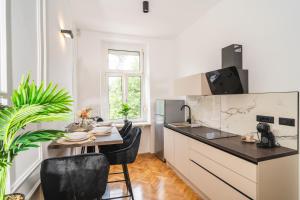 HL Apartments 