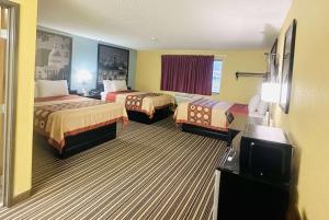 Deluxe Queen Studio - Non-Smoking room in Super 8 by Wyndham Warrenton