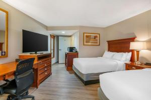 Non-Smoking Double Deluxe Room room in DoubleTree by Hilton Jefferson City