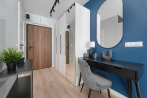 Eleganckie Studio we Wrocławiu z Parkingiem i Biurkiem do Pracy Zdalnej by Noclegi Renters