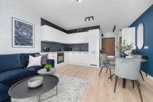 Eleganckie Studio we Wrocławiu z Parkingiem i Biurkiem do Pracy Zdalnej by Noclegi Renters