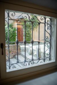 3 Bedrooms Old Town Secret Gem with Private Garden