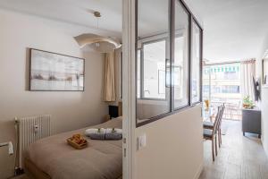Sunny getaway with balcony and A-C in Antibes