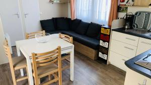 Campings MH T003 3 chambres 38m2 annee juin 2021 Clim TV lave vaisselle dans camping 4 etoiles : photos des chambres