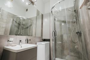 Sight Main Square & Main Train Station & Planty