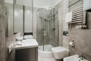 Sight Main Square & Main Train Station & Planty