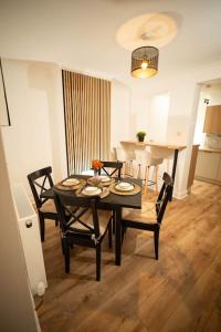 Spacious - Sleeps 5 - Garden - Close To Sea